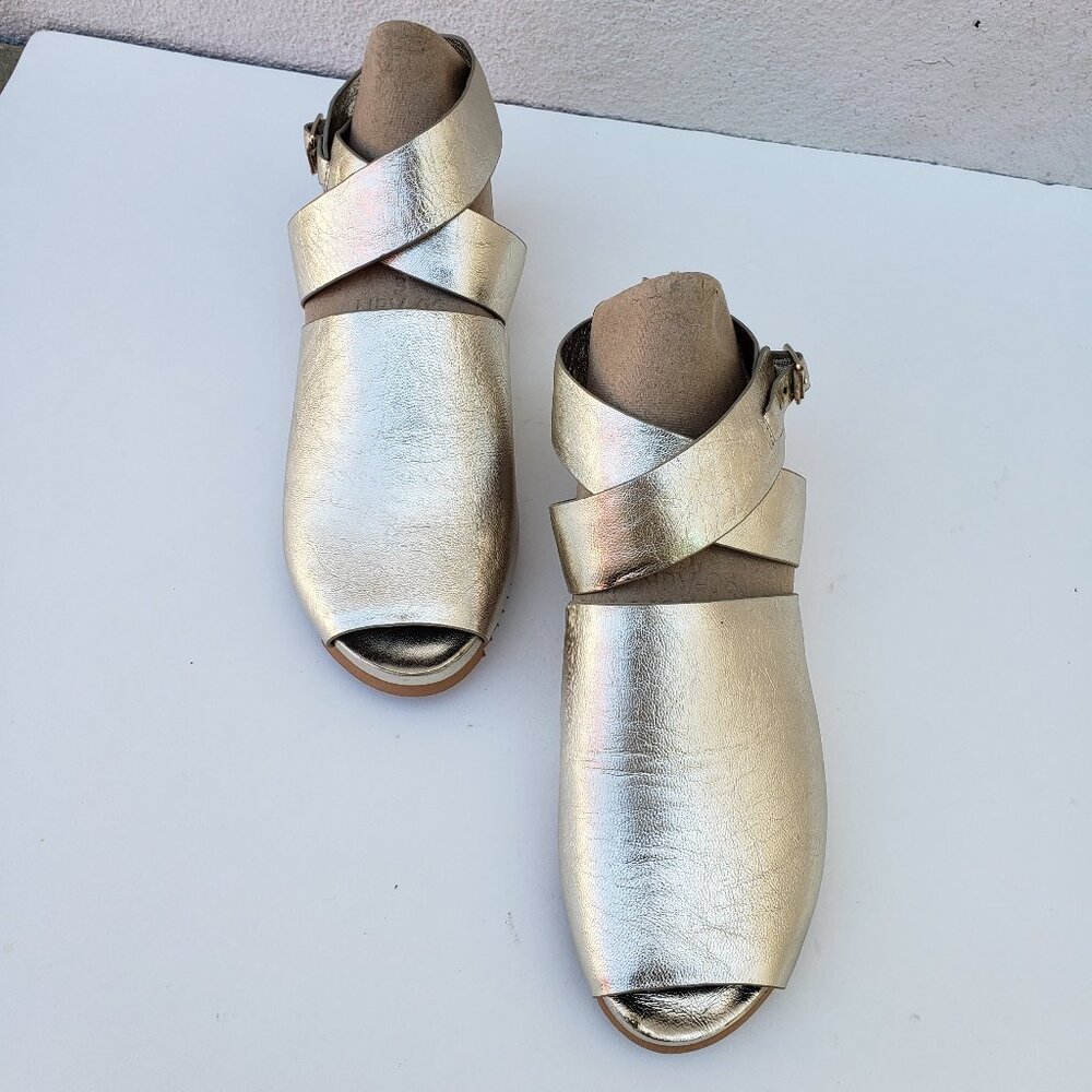 Halston gold peep toe ankle strap crossover Neli sandals - Picture 4 of 11